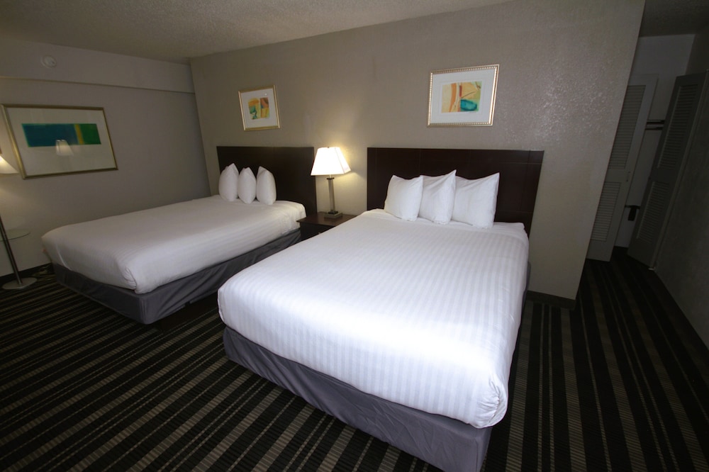 Atrium Hotel and Suites - photo 9