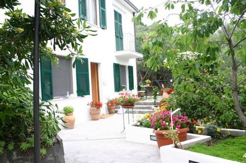 Camere Le Giare — 4-Star Luxury Hotel in Monterosso Al Mare, Italy