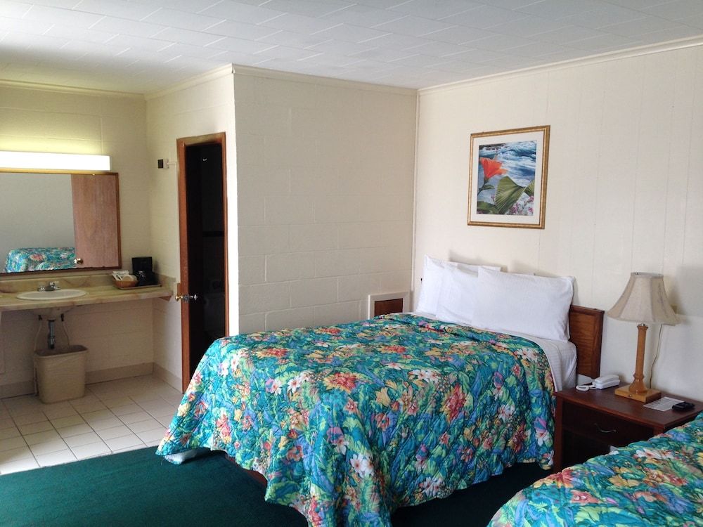 The Lighthouse Inn - photo 9