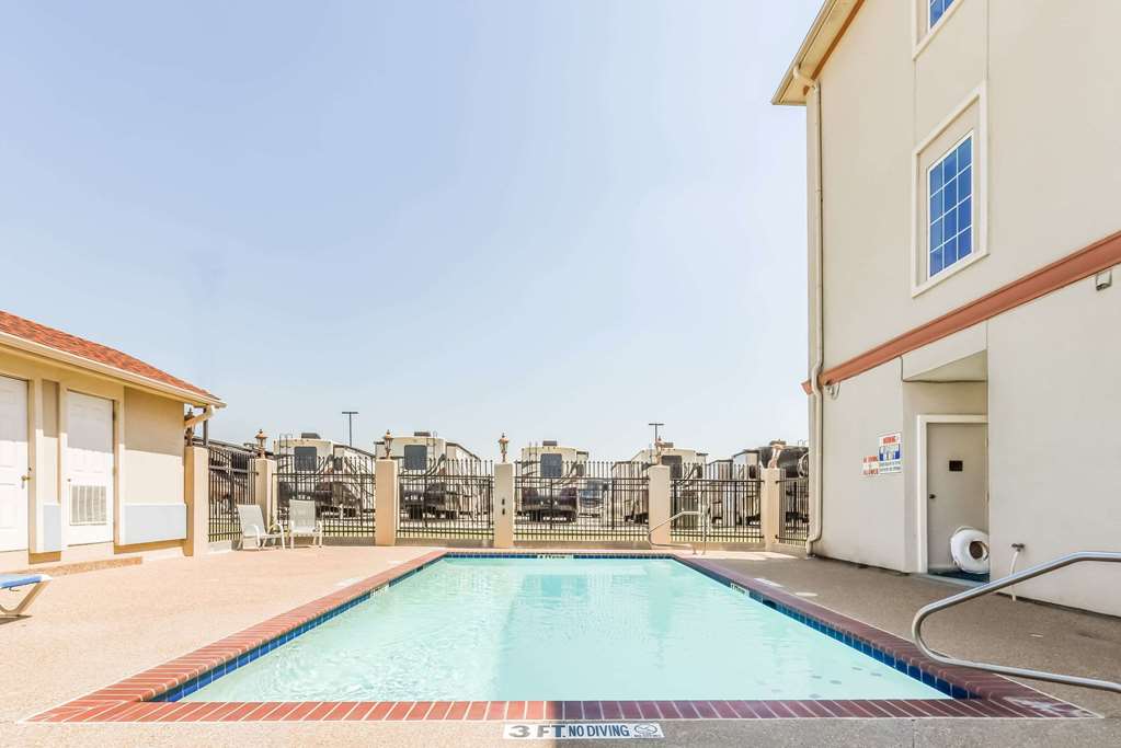 Super 8 by Wyndham Alvarado - photo 3