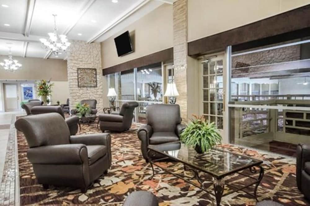 Radisson Hotel Louisville North - photo 9