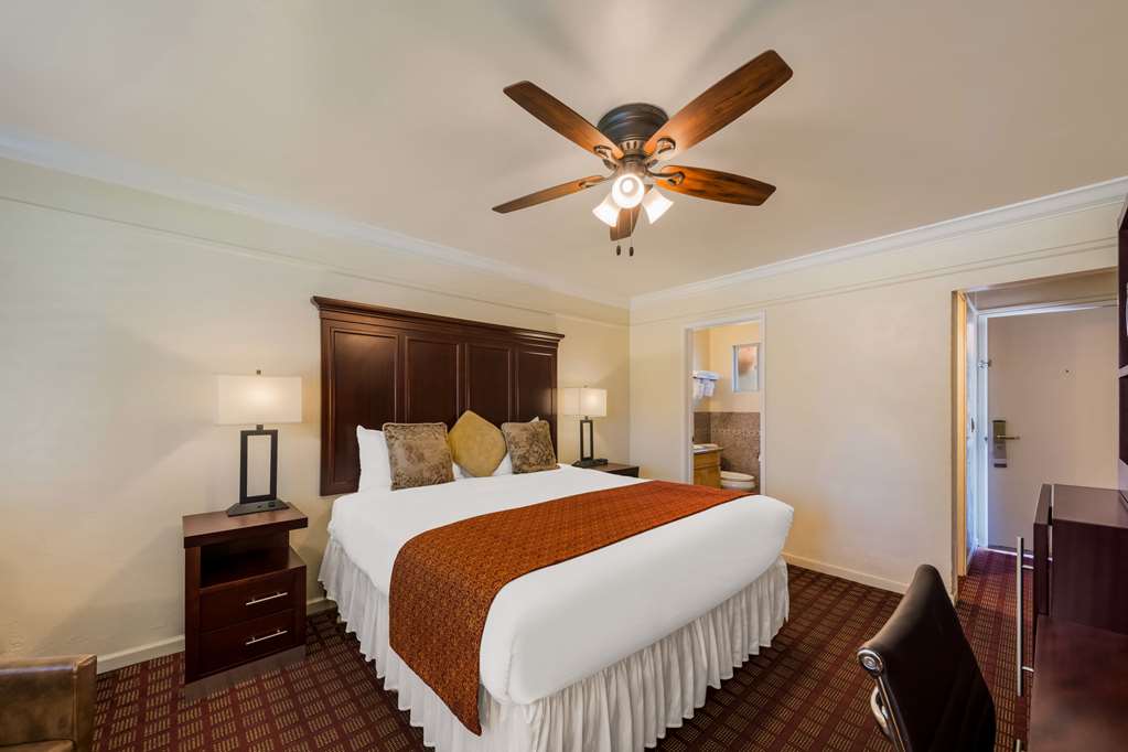 Clarion Collection Carmel Oaks Inn - photo 19