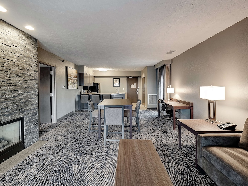 DoubleTree by Hilton Hotel Bloomington - photo 26