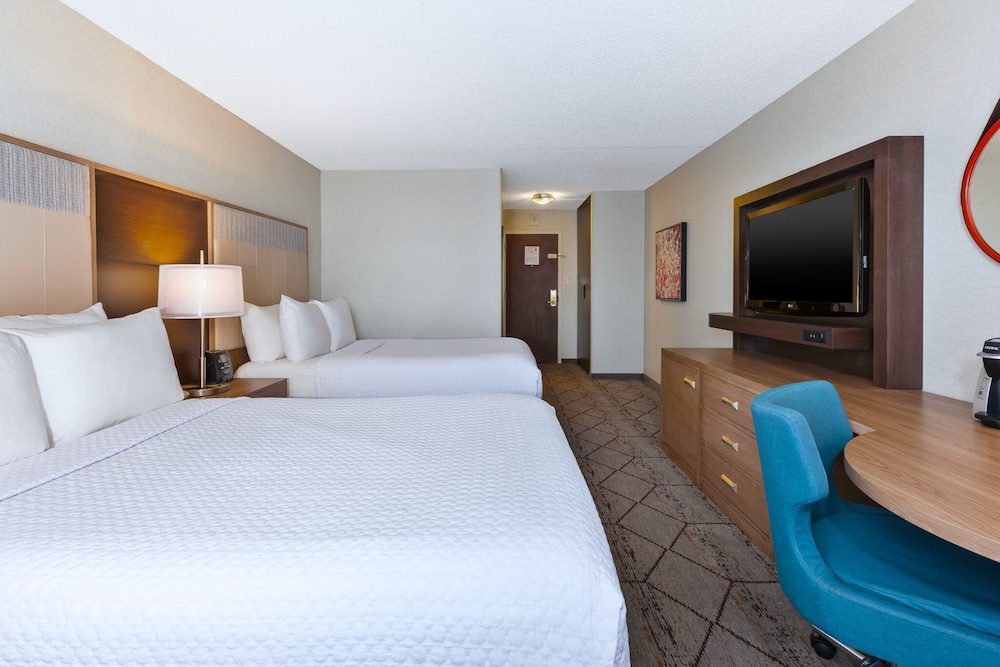 Crowne Plaza Columbus North Worthington by IHG - photo 17