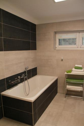 Villa Grün Wohnung 10 — Tabarz — photo 4