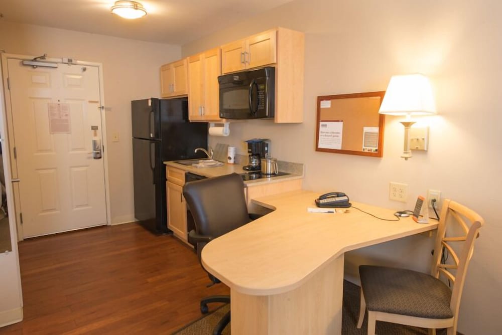 Candlewood Suites Minot by IHG - photo 19