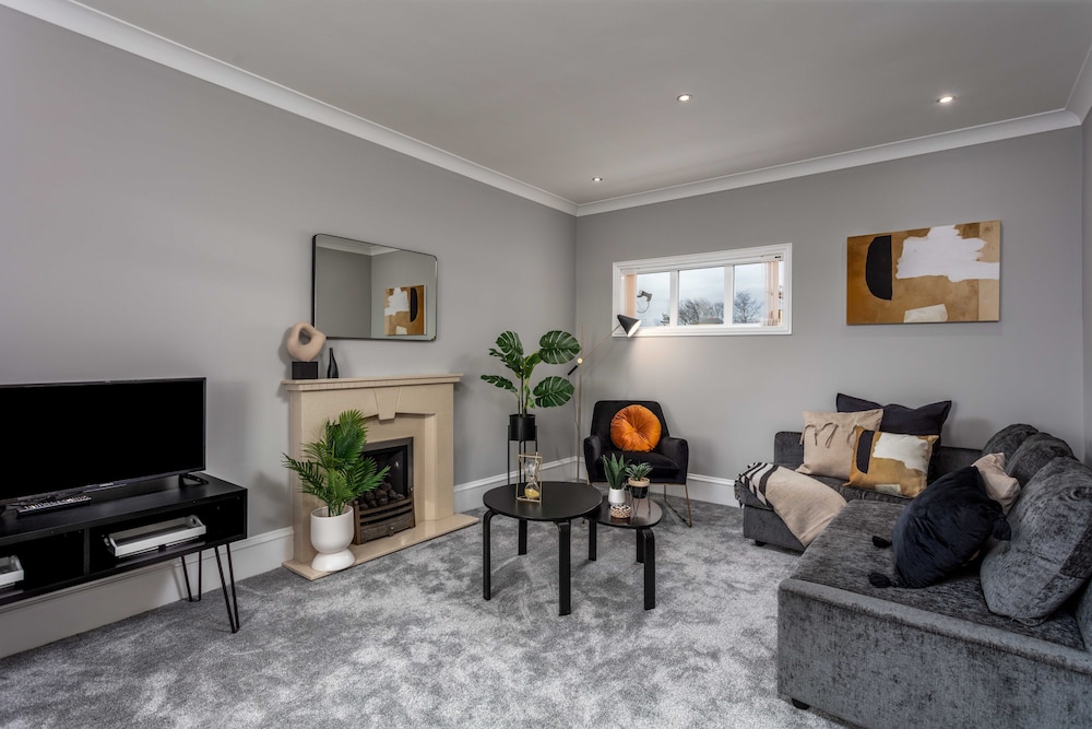 Sunset View Donnini Apartments — 4-Star Luxury Hotel in Ayr, United Kingdom