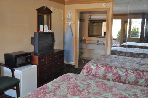Executive Inn and Suites Springdale - photo 51