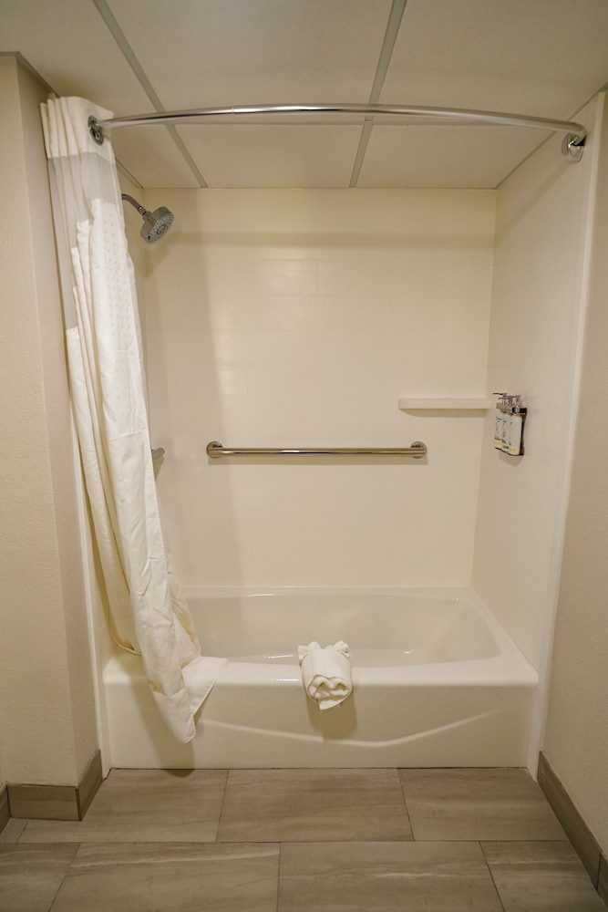 Holiday Inn Express & Suites Knoxville North I 75 Exit 112 by IHG - photo 38