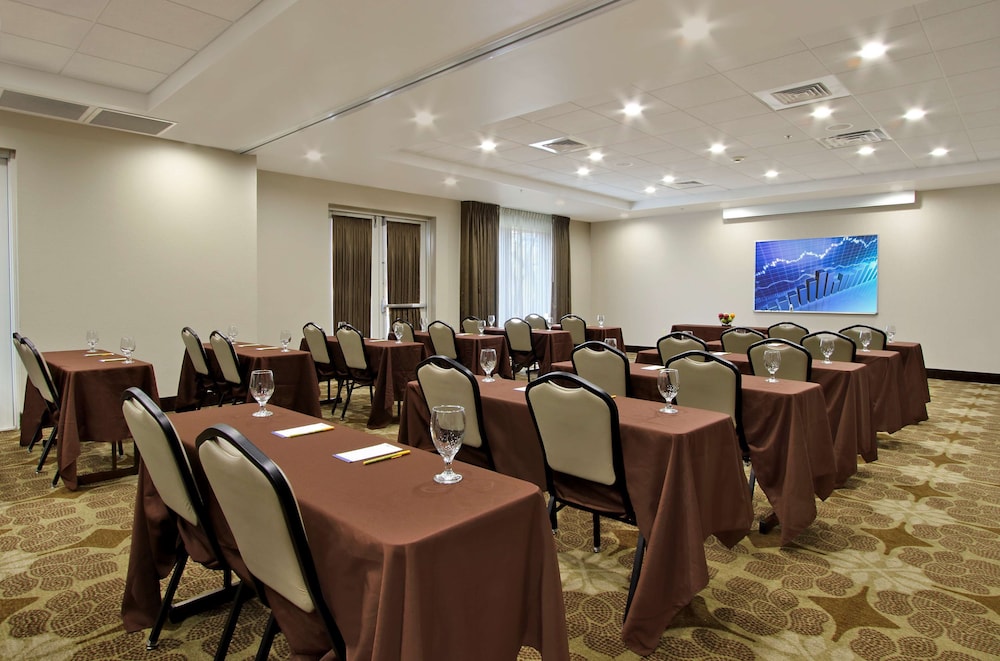 Hilton Garden Inn Austin NW Arboretum - photo 35