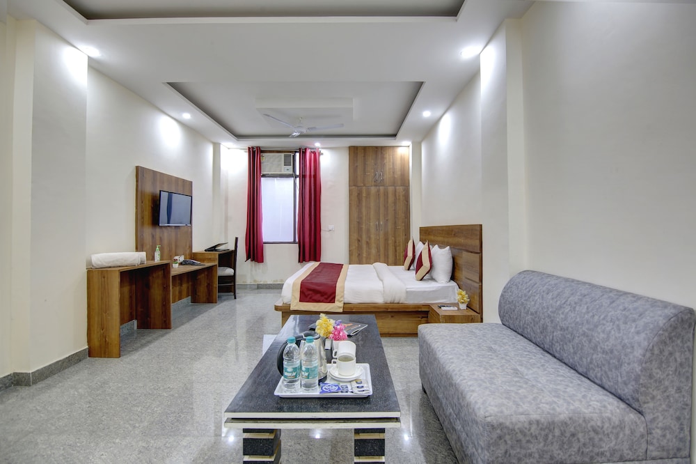 Hotel Premier Noida 135 - last minute hotel in Noida