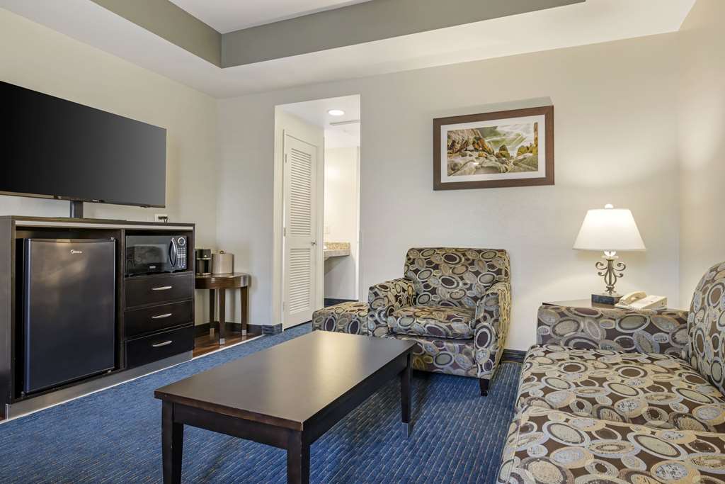 Best Western Plus Palm Desert Resort - photo 40