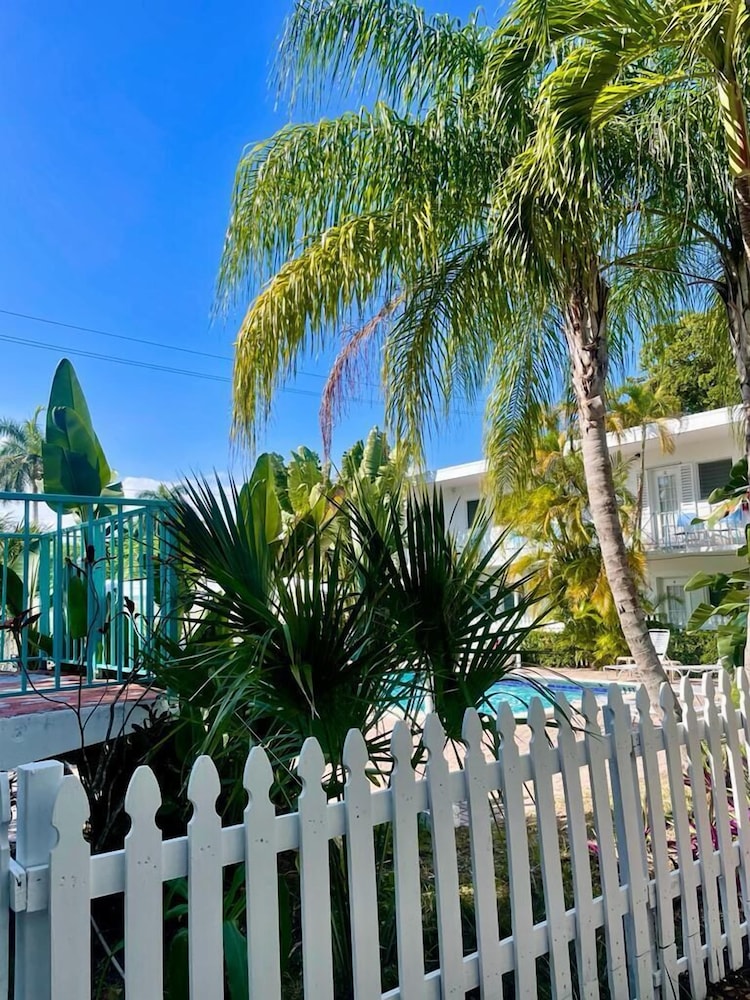 Green Island Inn - photo 28