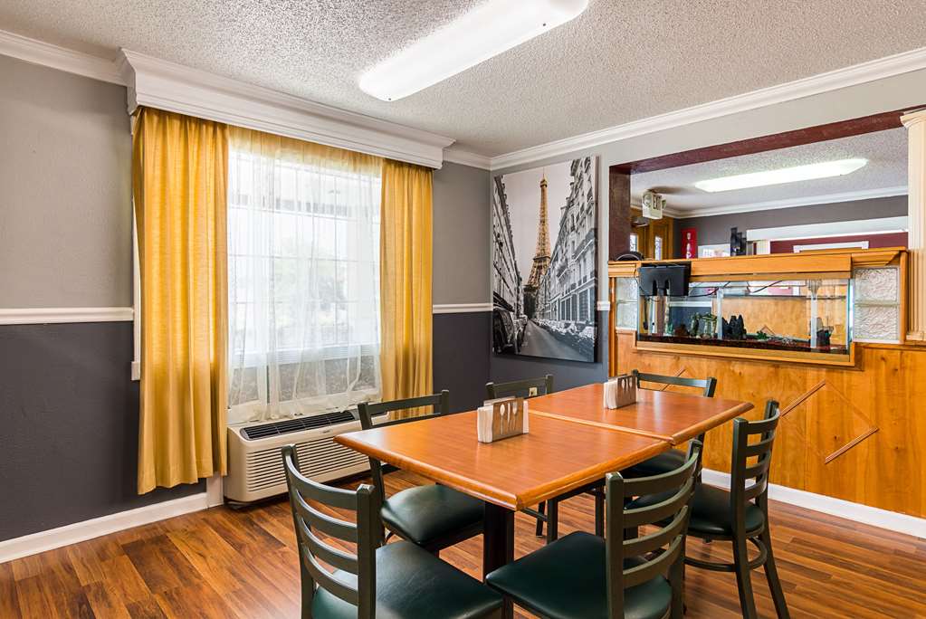 Econo Lodge Jacksonville near Little Rock Air Force Base - photo 25