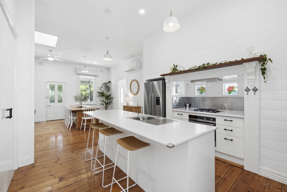 Ye Olde St Leonards Hotel Pet Friendly Sleeps 9 — St Leonards — photo 3