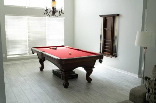 Walking distance to Coler MTN Bike 3BR 2BA — 4-Star Luxury Hotel in Bentonville, United States