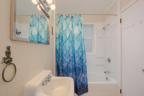 The Beach Fact Oar by Oak Island Accommodations - photo 9