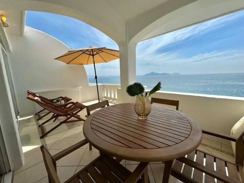 Vista al Mar Terraza y Albercas — 4-Star Luxury Hotel in Manzanillo, Mexico