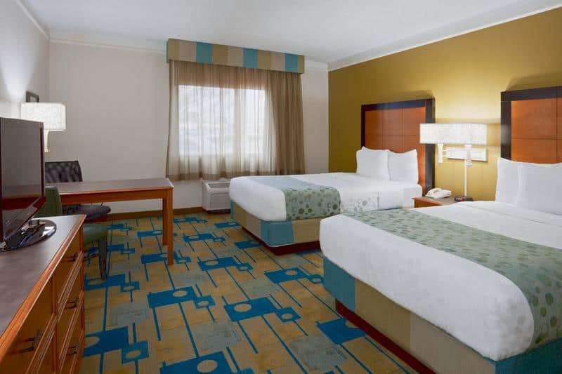 La Quinta Inn & Suites by Wyndham St. Pete Clearwater Airpt - photo 17