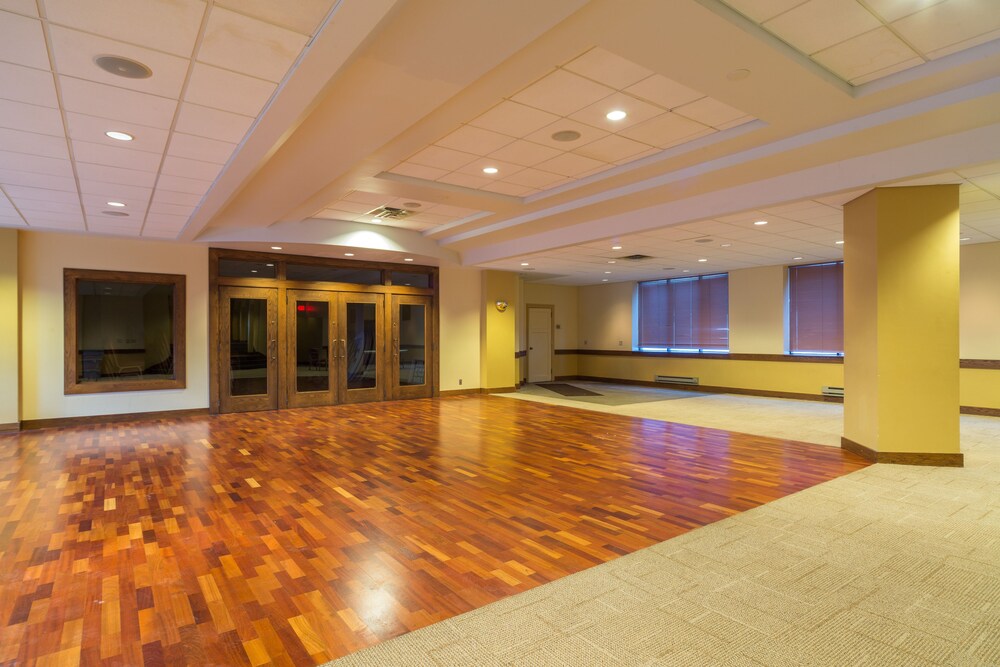 Ambassador Inn - photo 2