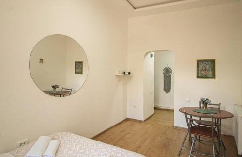 Cozy Studio Apartment In the Center By Wehost