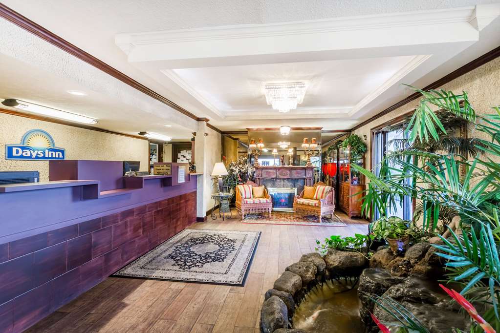 Days Inn by Wyndham Destin - photo 3