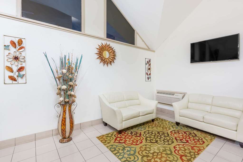 Super 8 by Wyndham Wichita Airport - photo 8
