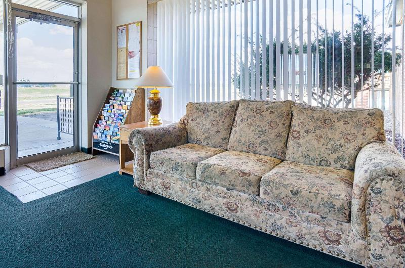 Econo Lodge Wakeeney - photo 10
