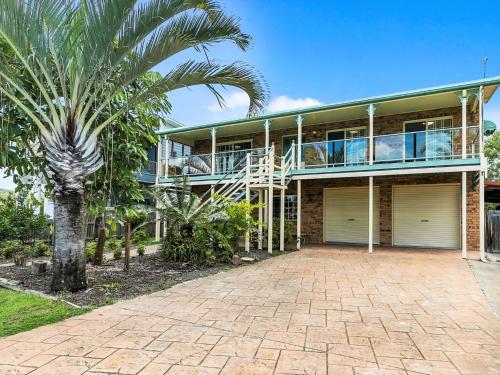 32 Bombala Crescent Rainbow Beach Aircon Pool Pets Welcome — Rainbow Beach