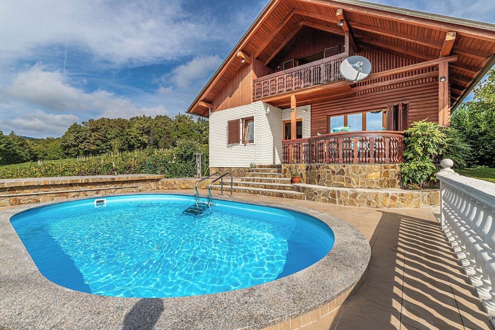 Pool Villa Adonis — 4-Star Luxury Hotel in Semic, Slovenia