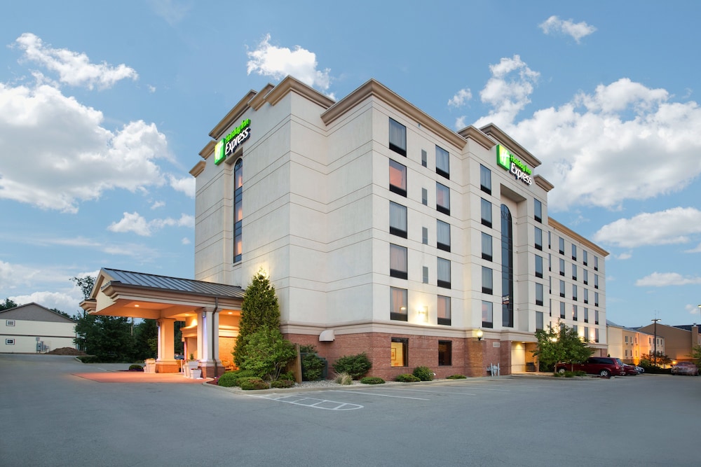 Holiday Inn Express & Suites Bloomington by IHG in Bloomington, United States