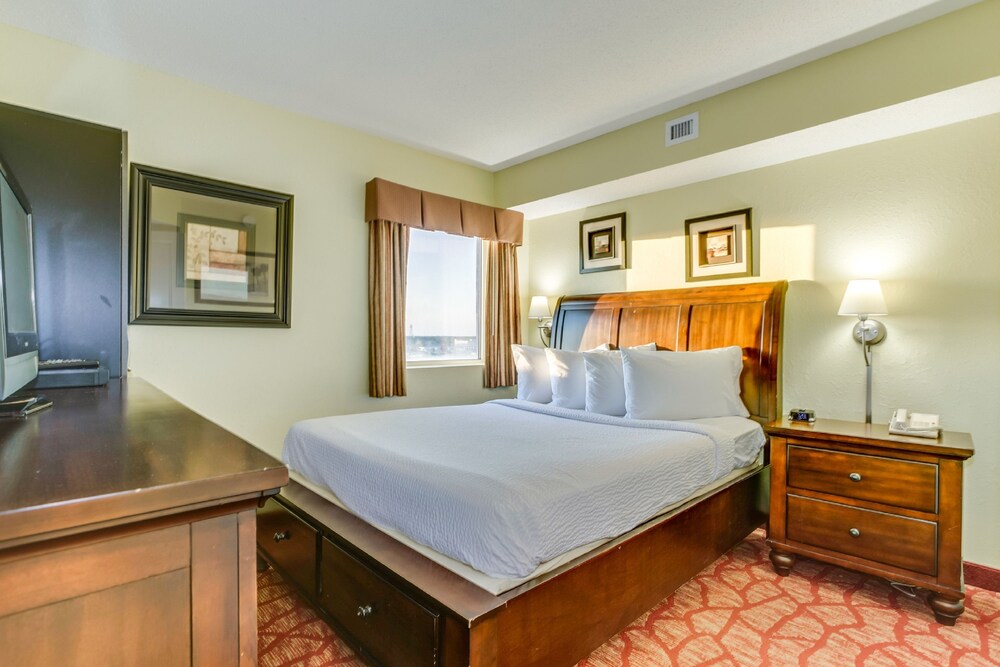 1BR Condo in Bayview Resort - photo 2