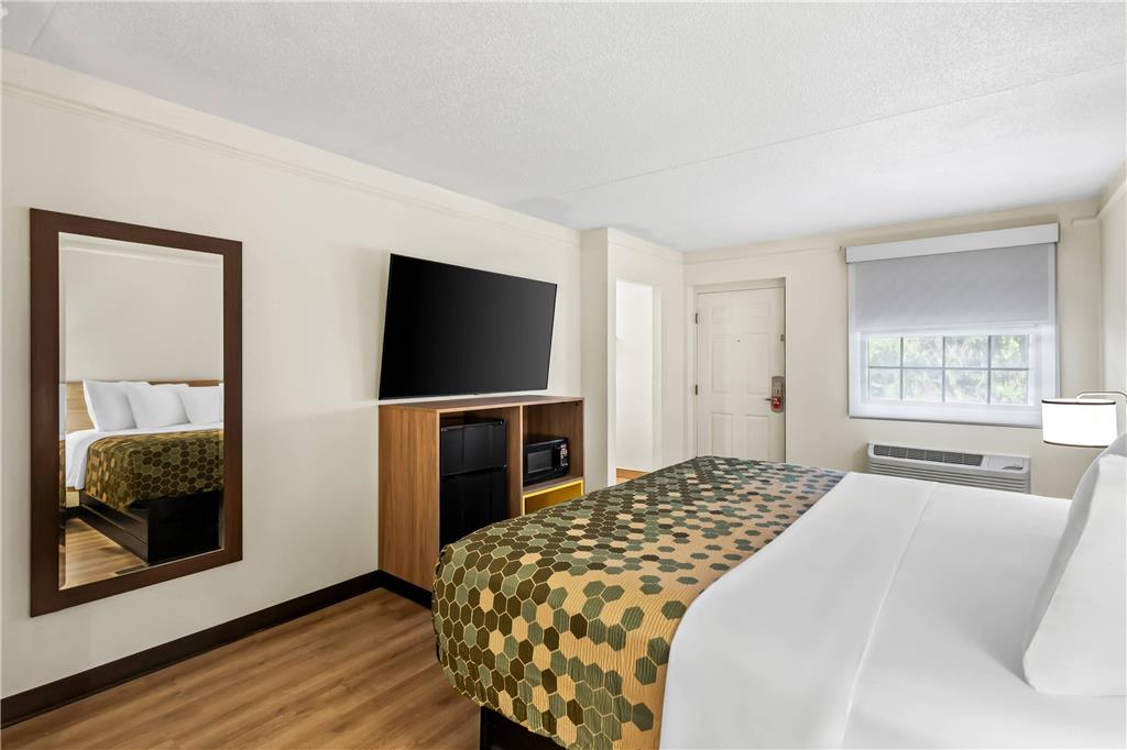 Econo Lodge Augusta North Washington Road - photo 32