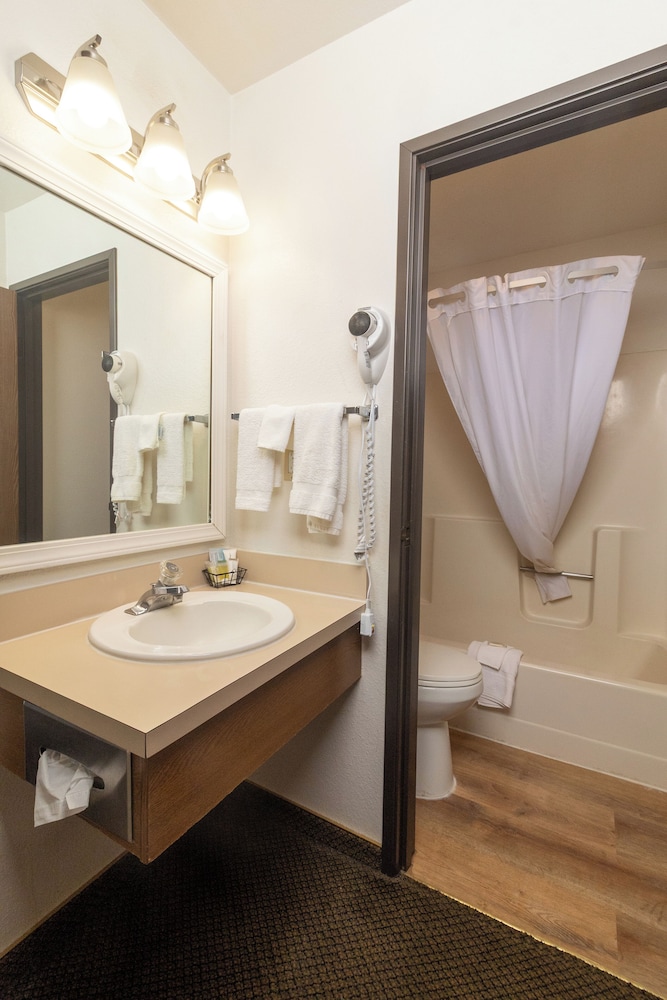 FairBridge Inn & Suites Moscow Pullman - photo 32