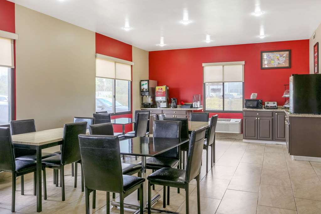 Econo Lodge Shorewood - photo 25