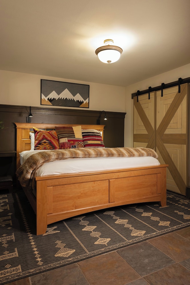 Highland Haven Creekside Inn - photo 40