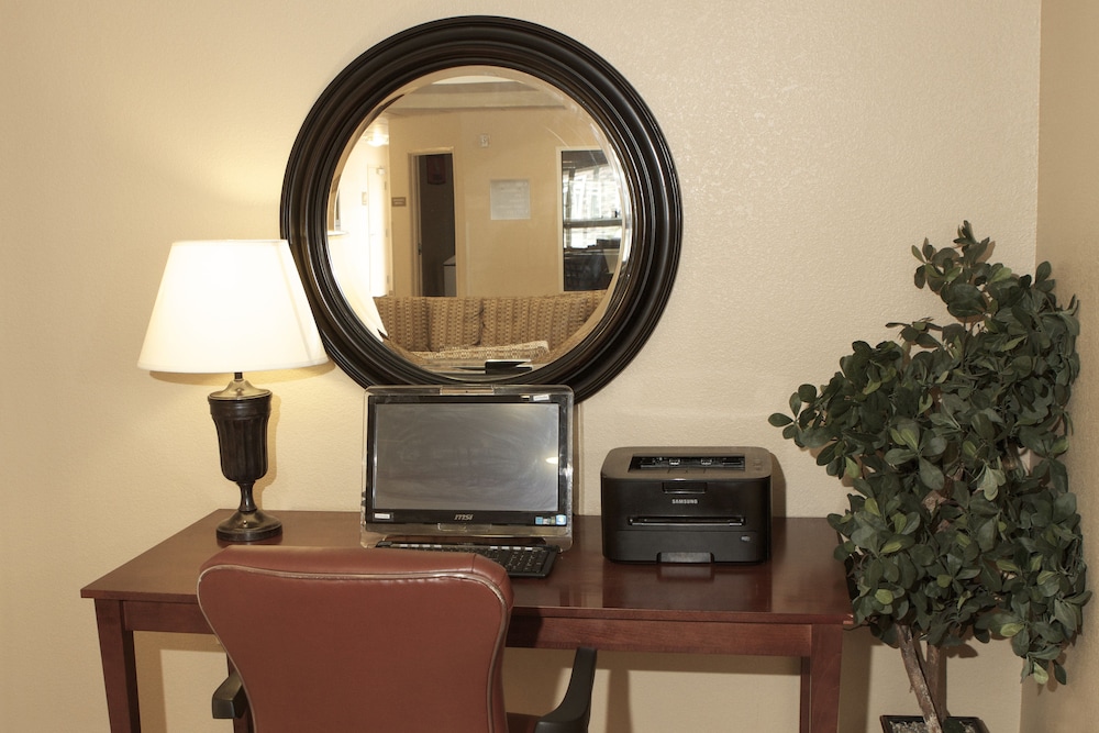 Candlewood Suites Champaign Urbana University Area by IHG - photo 44