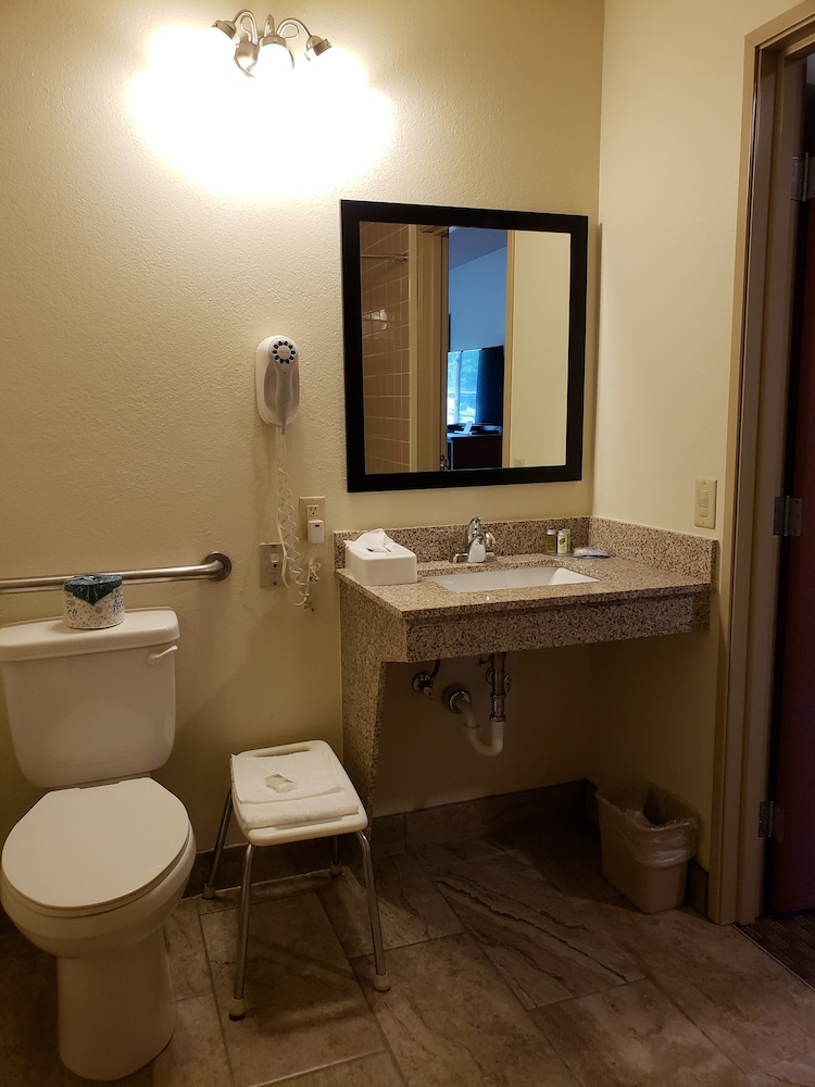Cobblestone Inn & Suites Merrill - photo 29