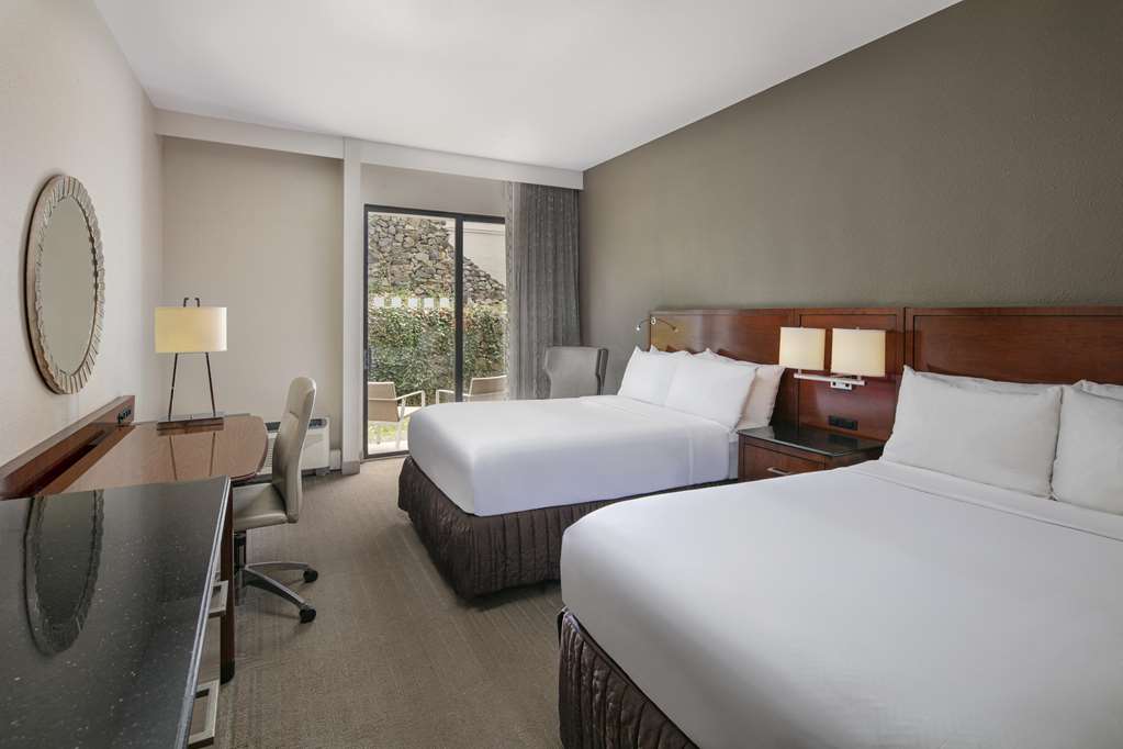 Sonesta Charlotte Lower South End - photo 12