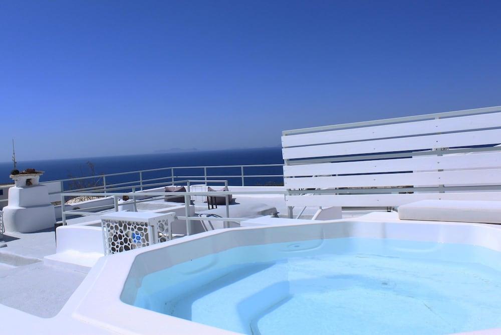 Outopoia in Oia, Greece