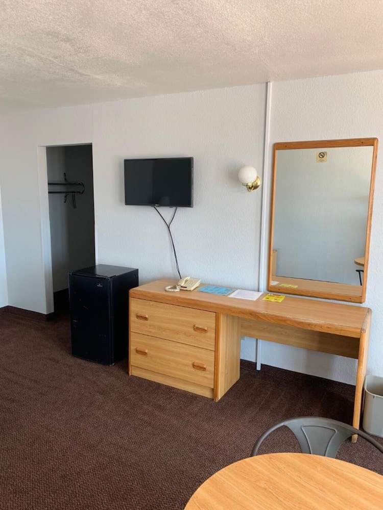 E Z 8 Motel Phoenix Airporter - photo 10