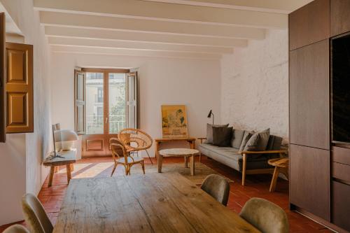 Flateli Santa Clara 11 — 4-Star Luxury Hotel in Girona, Spain