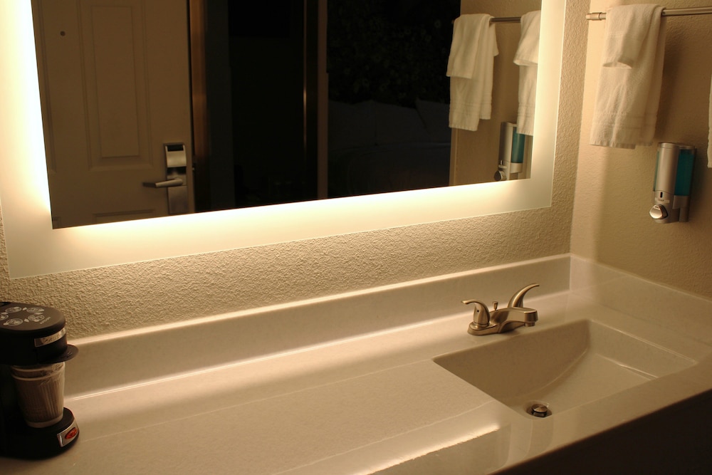 Super 8 by Wyndham Lamar - photo 28