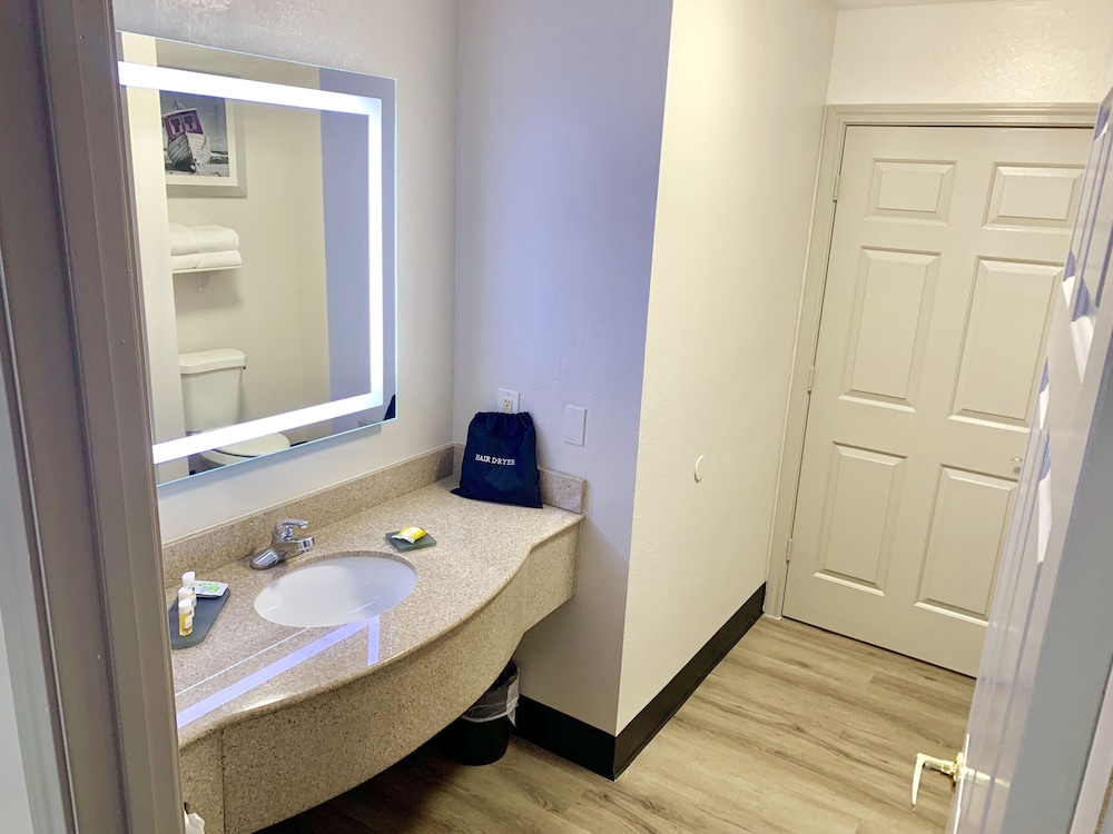 Kemah Edgewater Hotel SureStay Collection by Best Western - photo 12