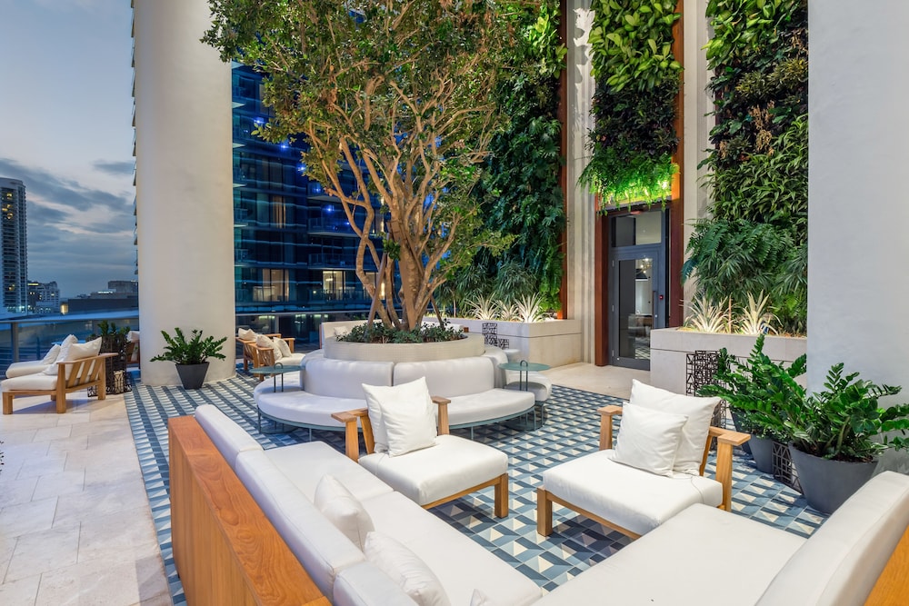 Suites at SLS Lux Brickell managed by CE - photo 31