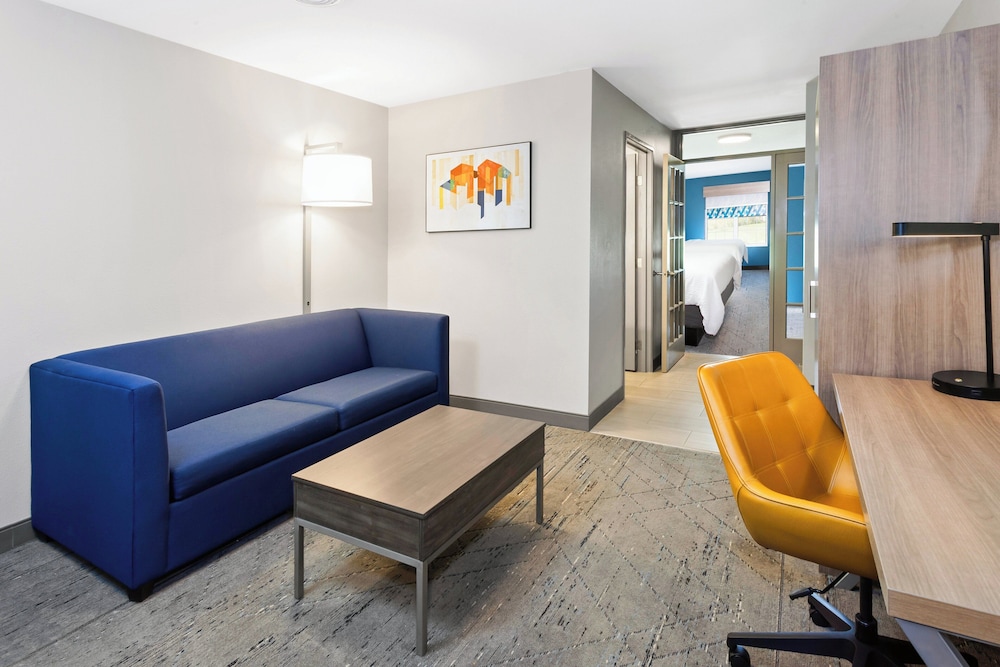 Holiday Inn Express & Suites Port Washington by IHG - photo 20