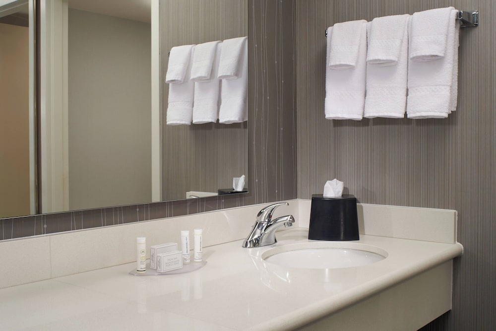 Courtyard by Marriott Toledo Maumee Arrowhead - photo 13