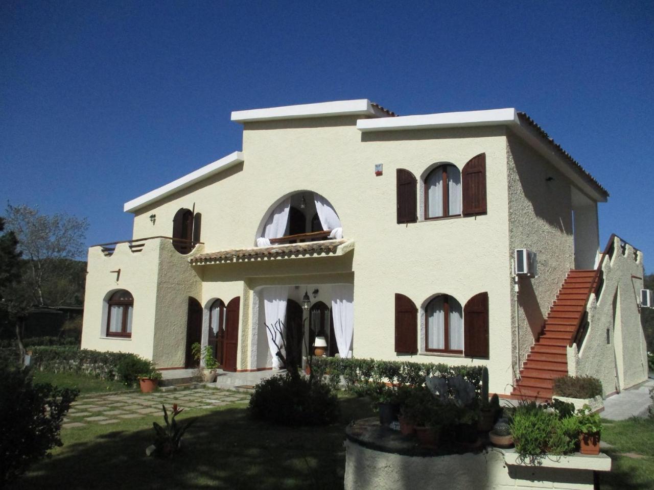 Villa Margherita Suite&breakfast — 4-Star Luxury Hotel in Pula, Italy