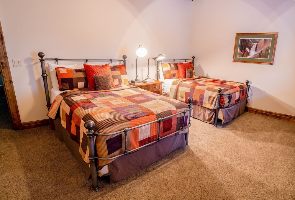 9201 Silver Aspen Five Bedroom Loft Luxury Townhome 4 Hotel Room - photo 7