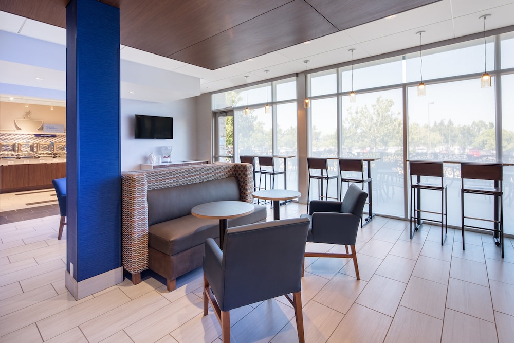 Holiday Inn Express & Suites Chico by IHG - photo 30